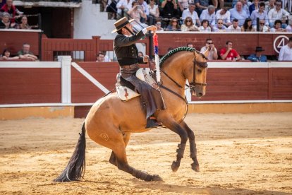 Corrida de rejones en la plaza de toros de Soria.-G. MONTESEGURO