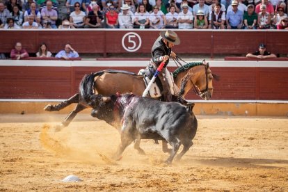 Corrida de rejones en la plaza de toros de Soria.-G. MONTESEGURO
