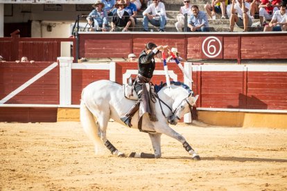 Corrida de rejones en la plaza de toros de Soria.-G. MONTESEGURO