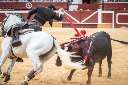 Corrida de rejones en la plaza de toros de Soria.-G. MONTESEGURO