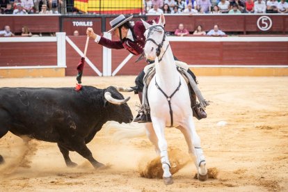 Corrida de rejones en la plaza de toros de Soria.-G. MONTESEGURO