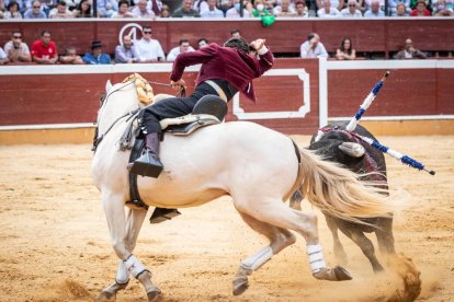 Corrida de rejones en la plaza de toros de Soria.-G. MONTESEGURO
