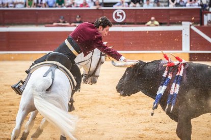 Corrida de rejones en la plaza de toros de Soria.-G. MONTESEGURO