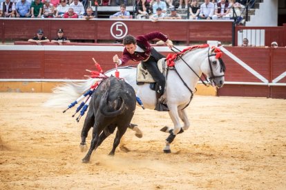 Corrida de rejones en la plaza de toros de Soria.-G. MONTESEGURO
