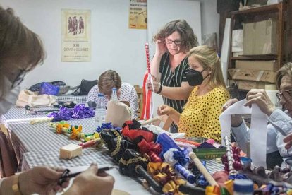 Curso de cachirulos y banderillas.-S..O.