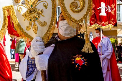 Procesión del Domingo de resurreción. Encuentro de la Virgen de la Alegría y Jesús Resucitado - MARIO TEJEDOR (3)