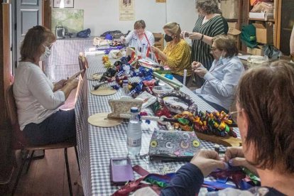 Curso de cachirulos y banderillas.-S..O.