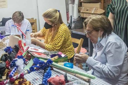 Curso de cachirulos y banderillas.-S..O.