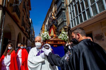 Procesión del Domingo de resurreción. Encuentro de la Virgen de la Alegría y Jesús Resucitado - MARIO TEJEDOR (9)