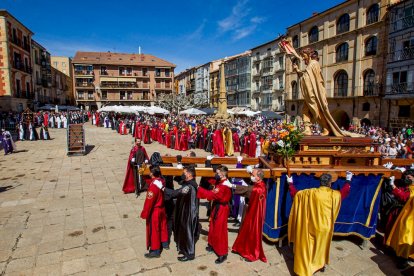 Procesión del Domingo de resurreción. Encuentro de la Virgen de la Alegría y Jesús Resucitado - MARIO TEJEDOR (10)