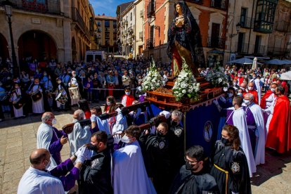 Procesión del Domingo de resurreción. Encuentro de la Virgen de la Alegría y Jesús Resucitado - MARIO TEJEDOR (13)
