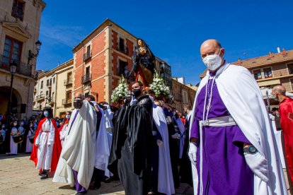 Procesión del Domingo de resurreción. Encuentro de la Virgen de la Alegría y Jesús Resucitado - MARIO TEJEDOR (14)