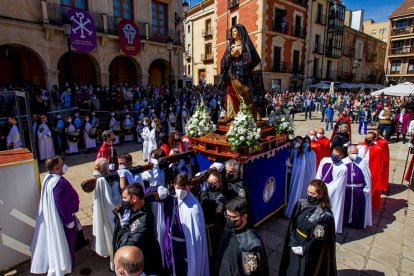 Procesión del Domingo de resurreción. Encuentro de la Virgen de la Alegría y Jesús Resucitado - MARIO TEJEDOR (15)