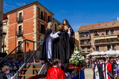 Procesión del Domingo de resurreción. Encuentro de la Virgen de la Alegría y Jesús Resucitado - MARIO TEJEDOR (21)