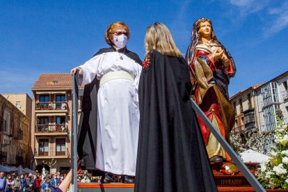 Procesión del Domingo de resurreción. Encuentro de la Virgen de la Alegría y Jesús Resucitado - MARIO TEJEDOR (26)