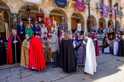 Procesión del Domingo de resurreción. Encuentro de la Virgen de la Alegría y Jesús Resucitado - MARIO TEJEDOR (31)