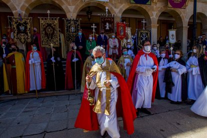 Procesión del Domingo de resurreción. Encuentro de la Virgen de la Alegría y Jesús Resucitado - MARIO TEJEDOR (32)