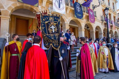 Procesión del Domingo de resurreción. Encuentro de la Virgen de la Alegría y Jesús Resucitado - MARIO TEJEDOR (43)