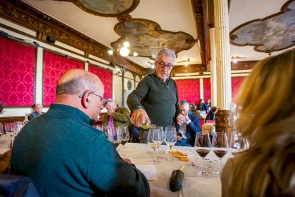 Concurso de vinos caseros en el Casino. MARIO TEJEDOR (19)
