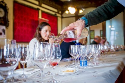 Concurso de vinos caseros en el Casino. MARIO TEJEDOR (22)