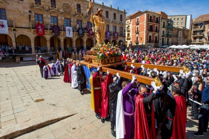 Procesión del Domingo de resurreción. Encuentro de la Virgen de la Alegría y Jesús Resucitado - MARIO TEJEDOR (50)