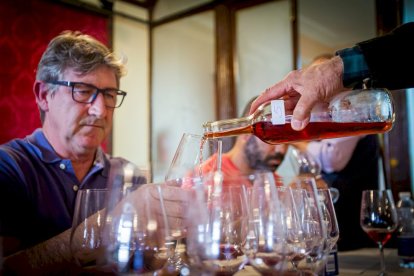 Concurso de vinos caseros en el Casino. MARIO TEJEDOR (25)