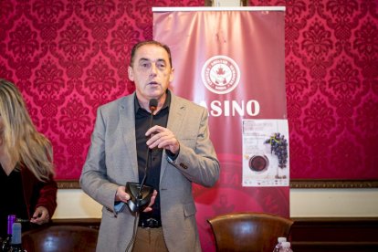 Concurso de vinos caseros en el Casino. MARIO TEJEDOR (27)