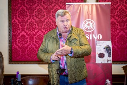 Concurso de vinos caseros en el Casino. MARIO TEJEDOR (28)