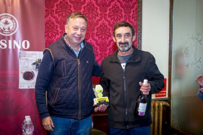 Concurso de vinos caseros en el Casino. MARIO TEJEDOR (31)
