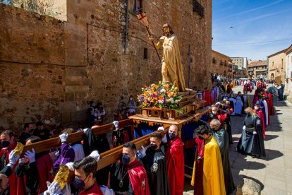 Procesión del Domingo de resurreción. Encuentro de la Virgen de la Alegría y Jesús Resucitado - MARIO TEJEDOR (59)