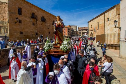 Procesión del Domingo de resurreción. Encuentro de la Virgen de la Alegría y Jesús Resucitado - MARIO TEJEDOR (60)