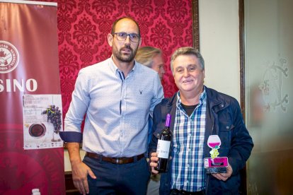 Concurso de vinos caseros en el Casino. MARIO TEJEDOR (35)