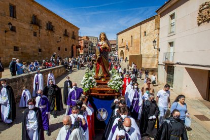 Procesión del Domingo de resurreción. Encuentro de la Virgen de la Alegría y Jesús Resucitado - MARIO TEJEDOR (1)