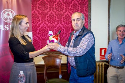 Concurso de vinos caseros en el Casino. MARIO TEJEDOR (36)