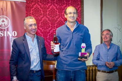 Concurso de vinos caseros en el Casino. MARIO TEJEDOR (37)