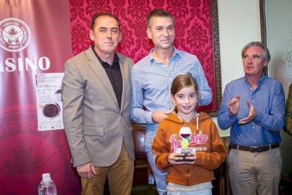 Concurso de vinos caseros en el Casino. MARIO TEJEDOR (44)