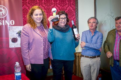 Concurso de vinos caseros en el Casino. MARIO TEJEDOR (43)