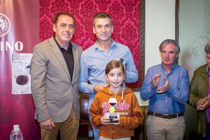 Concurso de vinos caseros en el Casino. MARIO TEJEDOR (45)