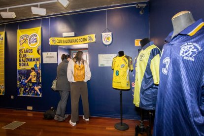 Los 25 años del BM Soria en una exposición en el Palacio de la Audiencia. G. M.