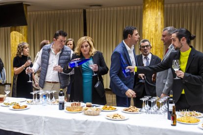 El Ayuntamiento de Soria entrega placas de agradecimiento a los Jurados de 2022. MARIO TEJEDOR (3)