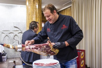 El Ayuntamiento de Soria entrega placas de agradecimiento a los Jurados de 2022. MARIO TEJEDOR (4)