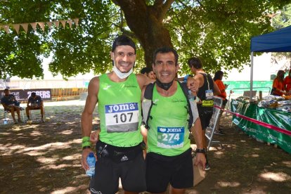 Dos corredores del club desafío urbión