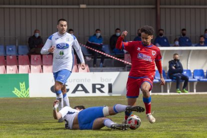 Derbi de tercera Numancia B vs Almazán - Mario Tejedor (8)