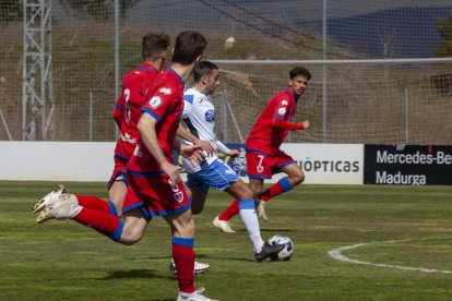Derbi de tercera Numancia B vs Almazán - Mario Tejedor (13)