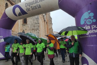 Marcha contra el Cáncer en El Burgo.-A. HERNANDO