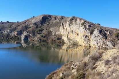 Inicio de la ruta en el embalse de Los Rábanos.