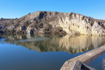 Inicio de la ruta en el embalse de Los Rábanos.