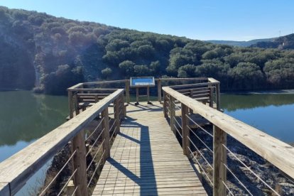 En el embalse de Los Rábanos encontramos el primer mirador de la ruta.