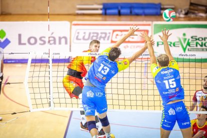 Río Duero Voley contra el CV Guaguas. MARIO TEJEDOR
