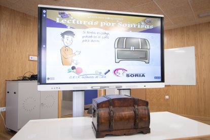 Mañana de juegos e integración en la entrega del cofre solidario de Infantes de Lara a Aspace Soria. GONZALO MONTESEGURO